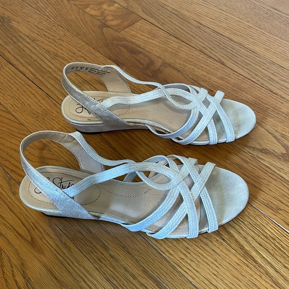 LifeStride Yaya Silver Metallic Strappy Womens Wedge Sandals Size 8 M